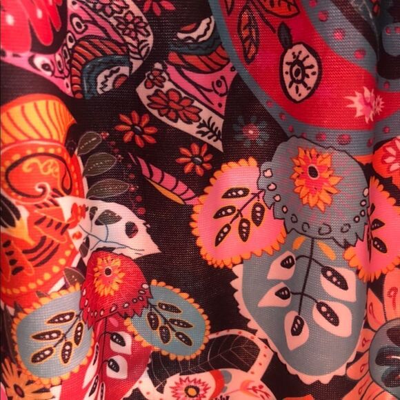 Floral halter dress . Lightweight built in slip layer . Perfect for summer .35” - Picture 5 of 8